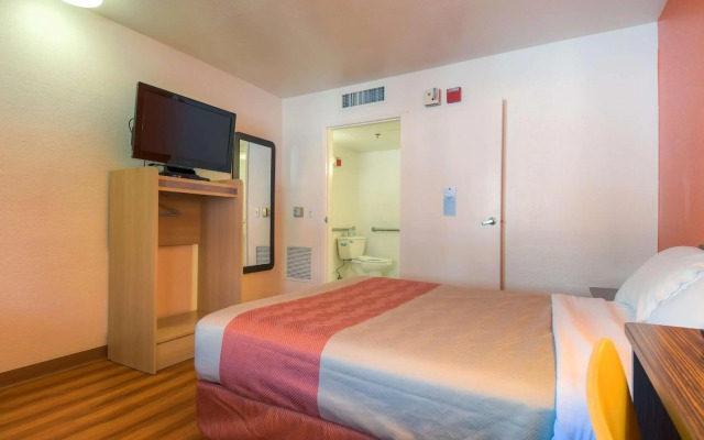 Motel 6 Palm Springs, CA - Downtown