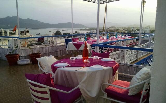 Treebo Trend Udai Niwas Lake Pichola