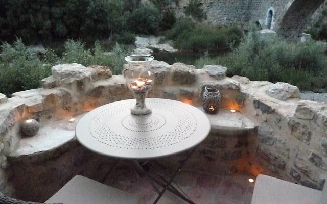 House La France -Ramparts & Riverside Apartment