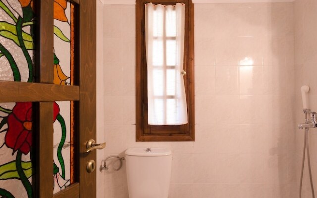 Dim Art Traditional Villa