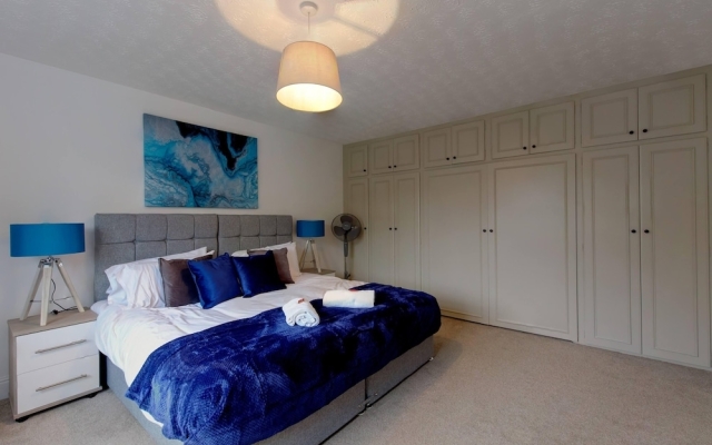 Spacious 5 Bedroom 2 Bathroom House