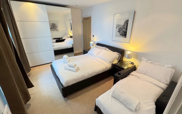 Oval House Retreat in Camden Town