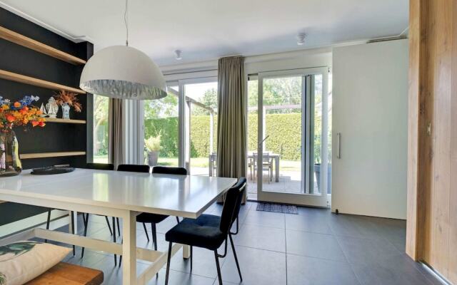 Spacious and Stylish Family Home in Grou