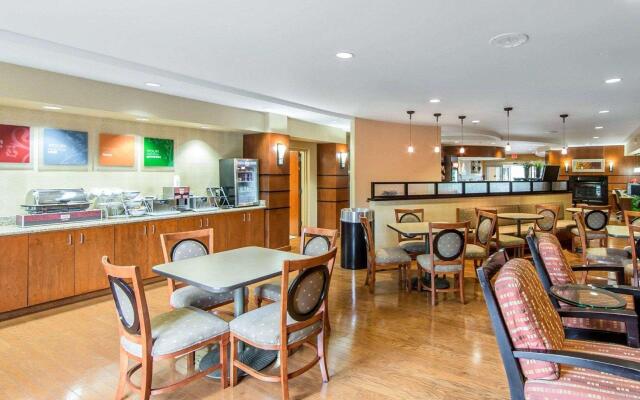 Comfort Suites North