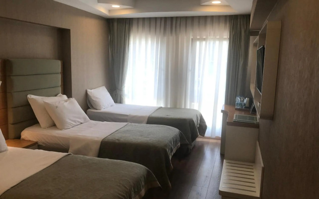 Life Corner Hotel