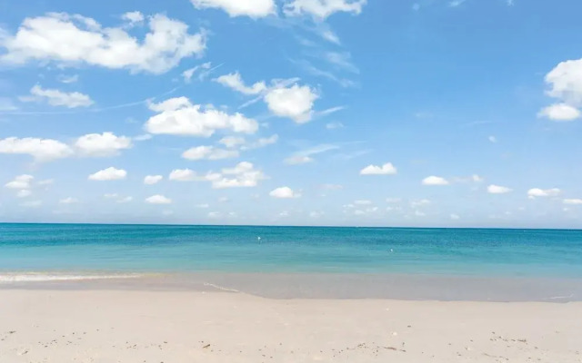 Perfectly Located in the Heart of Seven Mile Beach by RedAwning