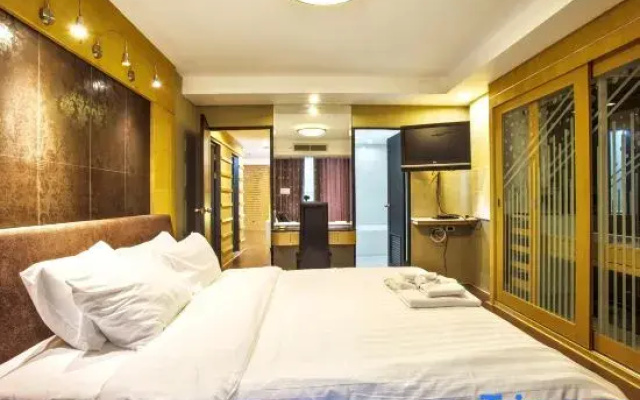 Short-Term Rental Allowed - 2B Downtown BKK Serviced Apartment