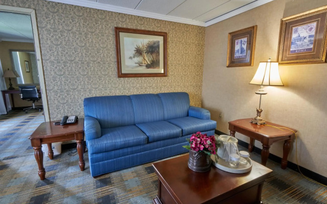 Riverview Inn & Suites