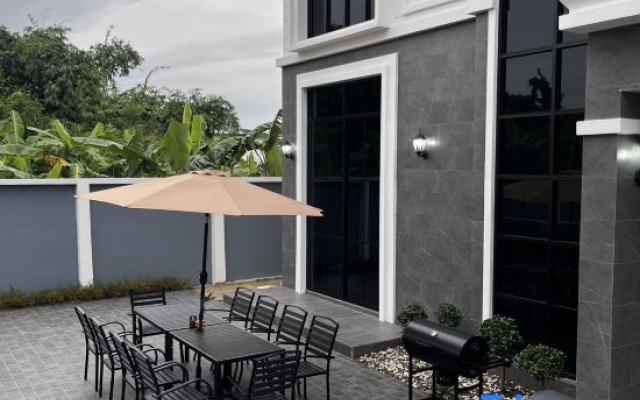 Modern 3BR British Pool Villa + 5KM Jomtien Beach