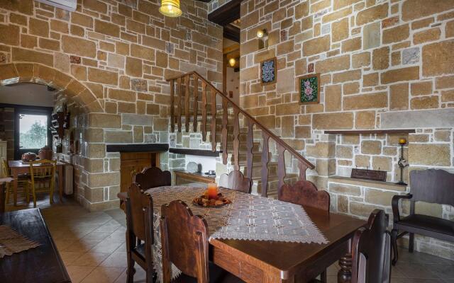 Athina Traditional Villa | Stalos