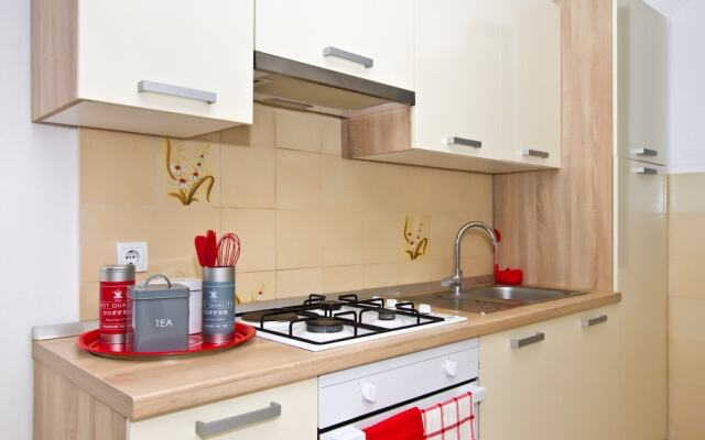 Comfort Apt.w.balcony Near Beach,marjan and Center