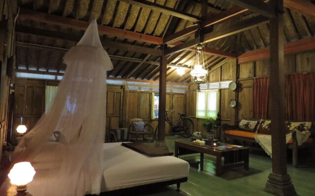 Rumah Limasan Jawa Homestay
