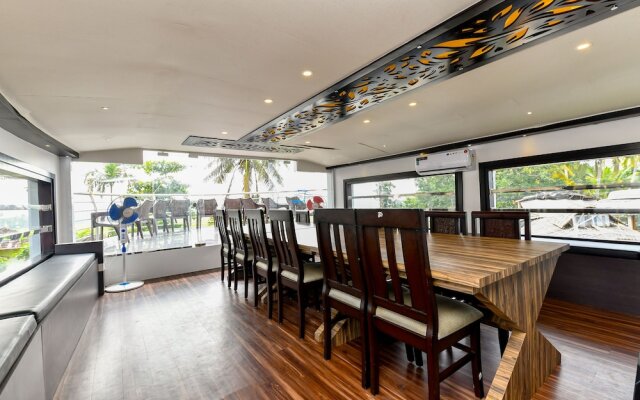 Oyo 24725 Houseboat Royal River 4bhk