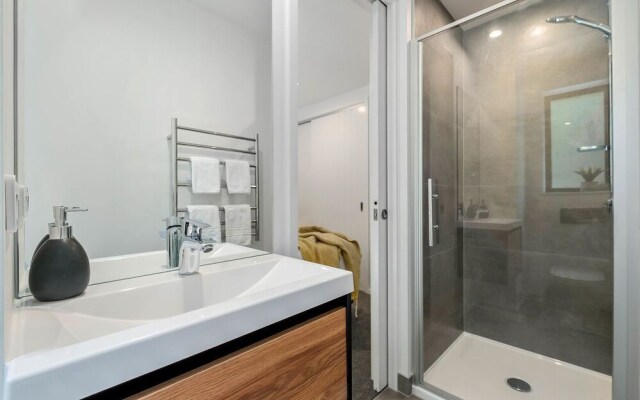 Bright, Modern, Plush - Brand New Townhouse