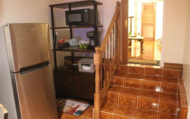 Cozy, Classy Duplex near NYC