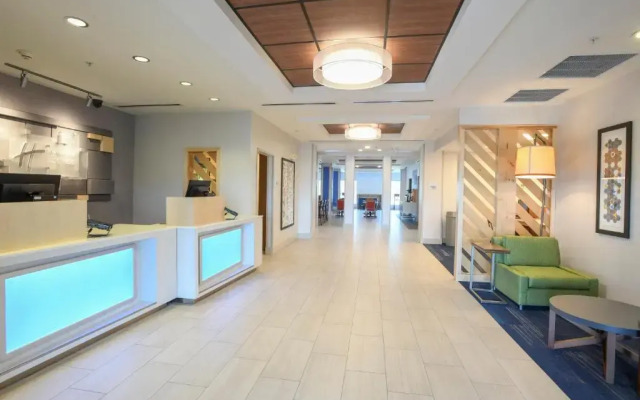 Holiday Inn Express Hotel & Suites Richwood-Cincinnati South by IHG