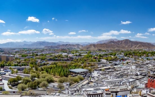 Yongze Lakeside International Hotel – Outside – Shigatse