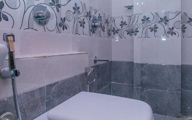 OYO 19934 Hotel Golden Arch