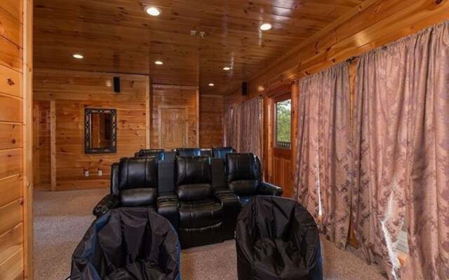 Splash Country 4 Bedrooms 4 Bathrooms Cabin