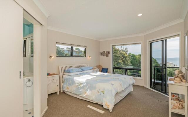 The Glass House - Kuaotunu Holiday Home