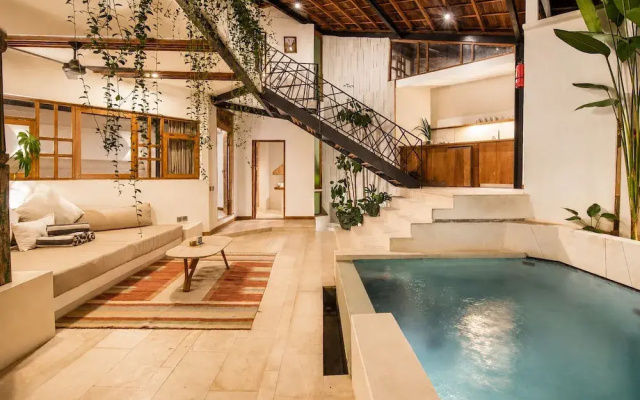 Contemporary 2-br Art Deco Villa, 800m to the Beac