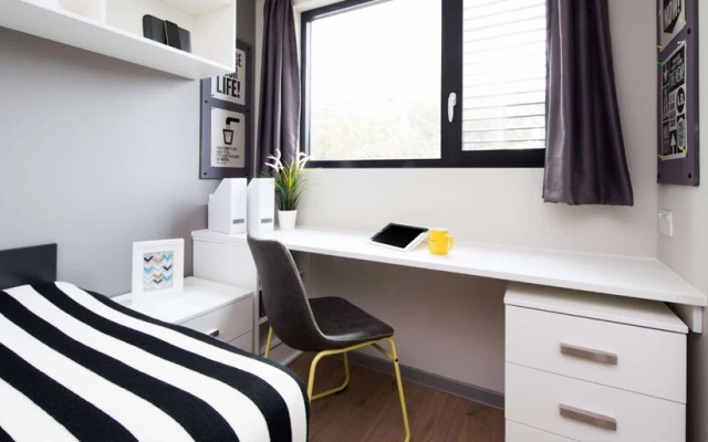 Modern Student-Only Ensuite Rooms in Central Portsmouth