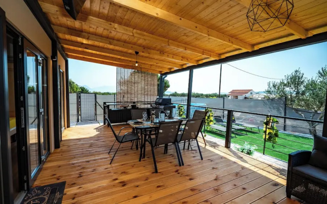 House Red Earth - Kastel Stafilic