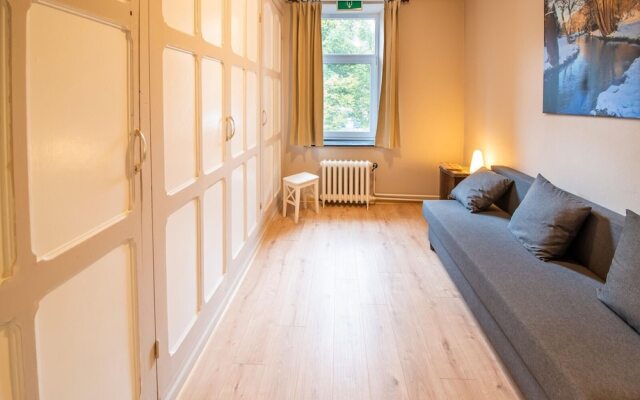 Spacious Holiday Home With 4 Tiny Houses