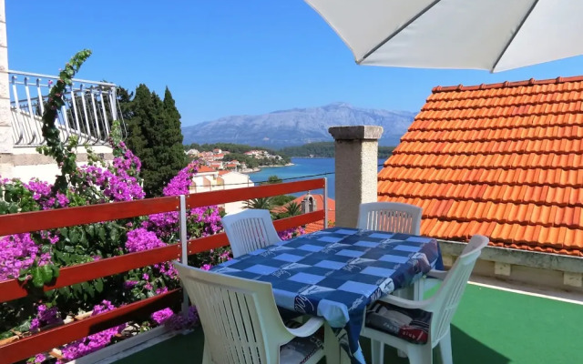 Immaculate 4-bed House in Lumbarda