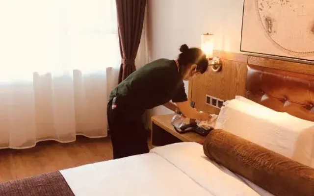 James Joyce Coffetel Hotel (Kunming Railway Station Huancheng South Road Subway Station)