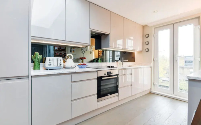 Stylish Family Home Close To Ealing Common