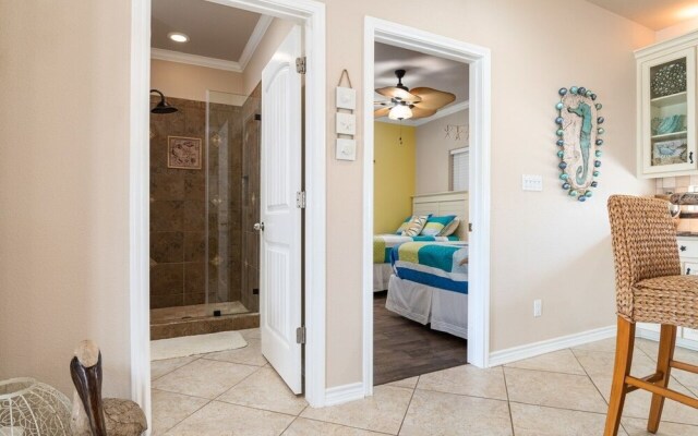 Pair-a-dice 3 Bedroom Home by RedAwning