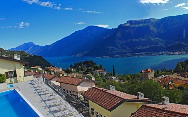 La Quiete 09 terrace apartment by Gardadomusmea