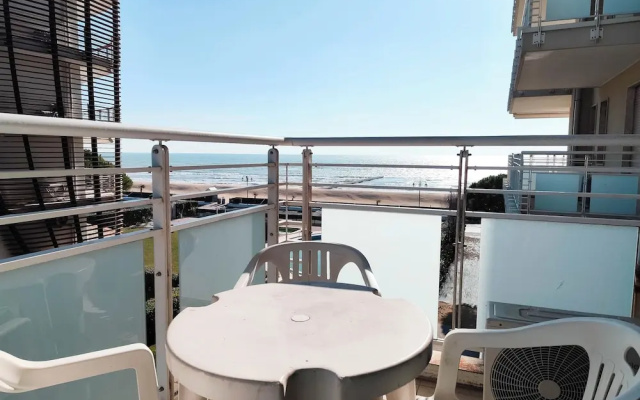 Cozy Flat With Balcony by the sea