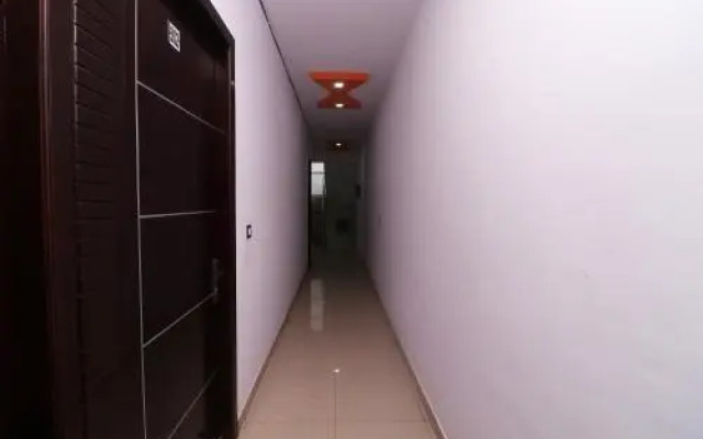 Cocktail Hotel by OYO Rooms