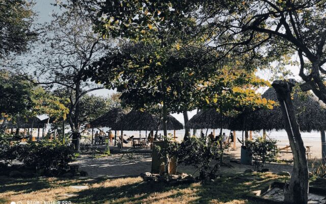 Playa Hermosa Ecolodge