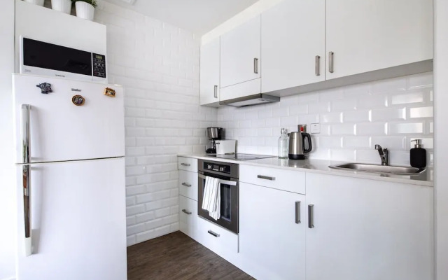 Rustic And Vibrant Studio Apartment In Downtown Dubai