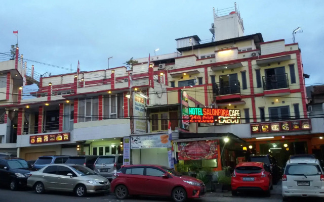 OYO 90064 Hotel Salon Fora & Cafe