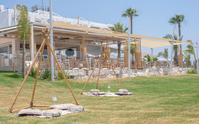 Piere Anne Beach Hotel