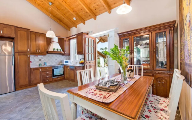 Georgina House in Velianitatika