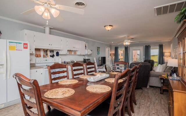 Friendship Lodge by Oak Island Accommodations