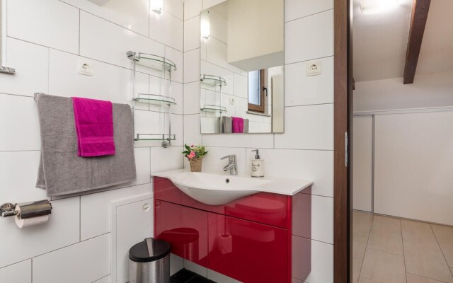 Nice Apartment in Rijeka With 2 Bedrooms and Wifi