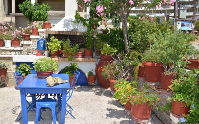 Traditional Summer House in Marmari