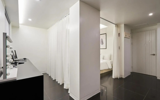 Show Hotel