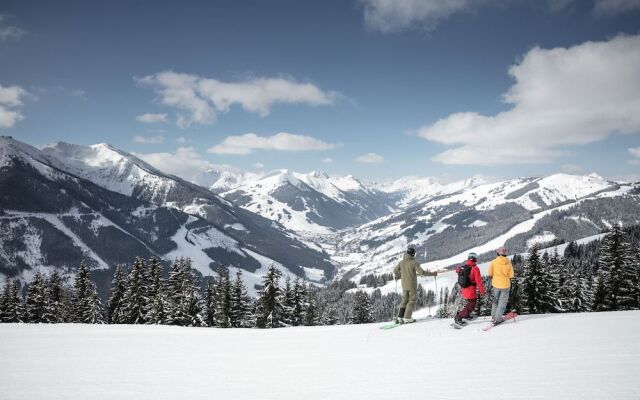 Chalets Blockhaus Saalbach by HolidayFlats24