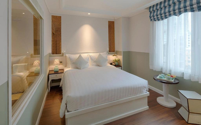 Au Lac Charner Hotel