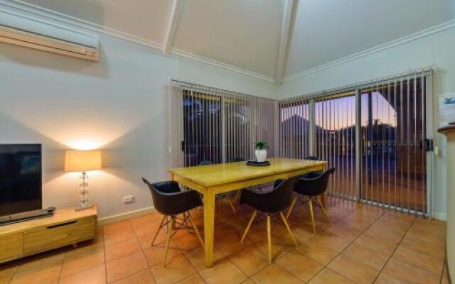 Osprey Holiday Village Unit 117 Georgeous Villa Close To The Reef