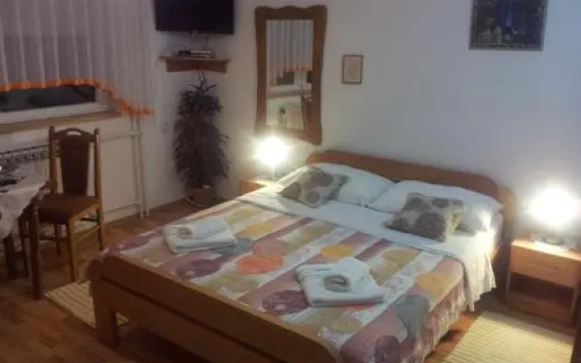 Guest House Family Varda