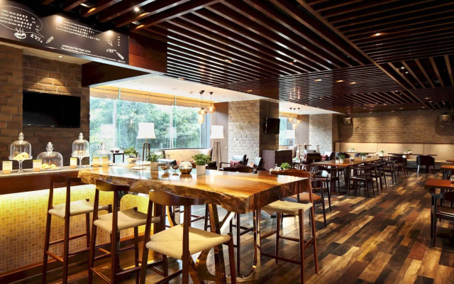 DoubleTree by Hilton Guangzhou-Free Shuttle Bus to Canton Fair Complex & Overseas Buyer Registration Services during Canton Fair Period