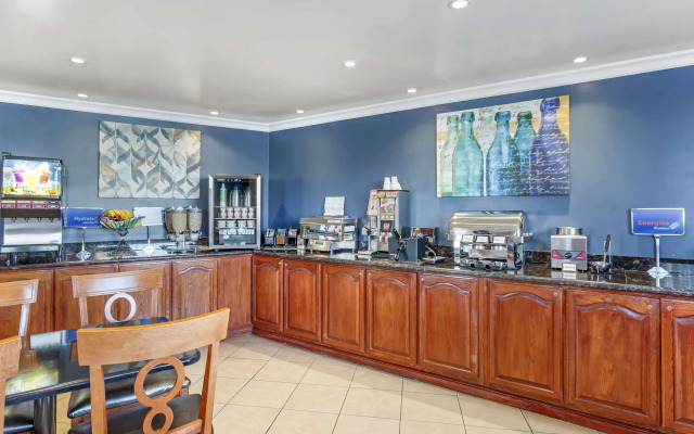 Best Western China Lake Inn
